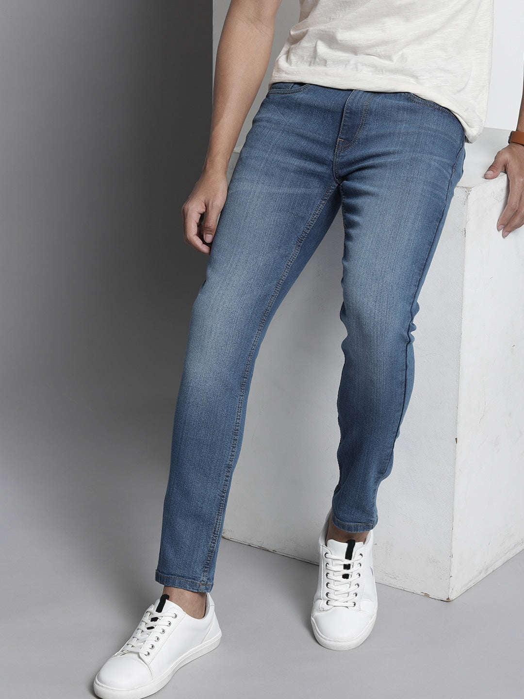 Shop Men Clean Look Skinny Jeans Online.