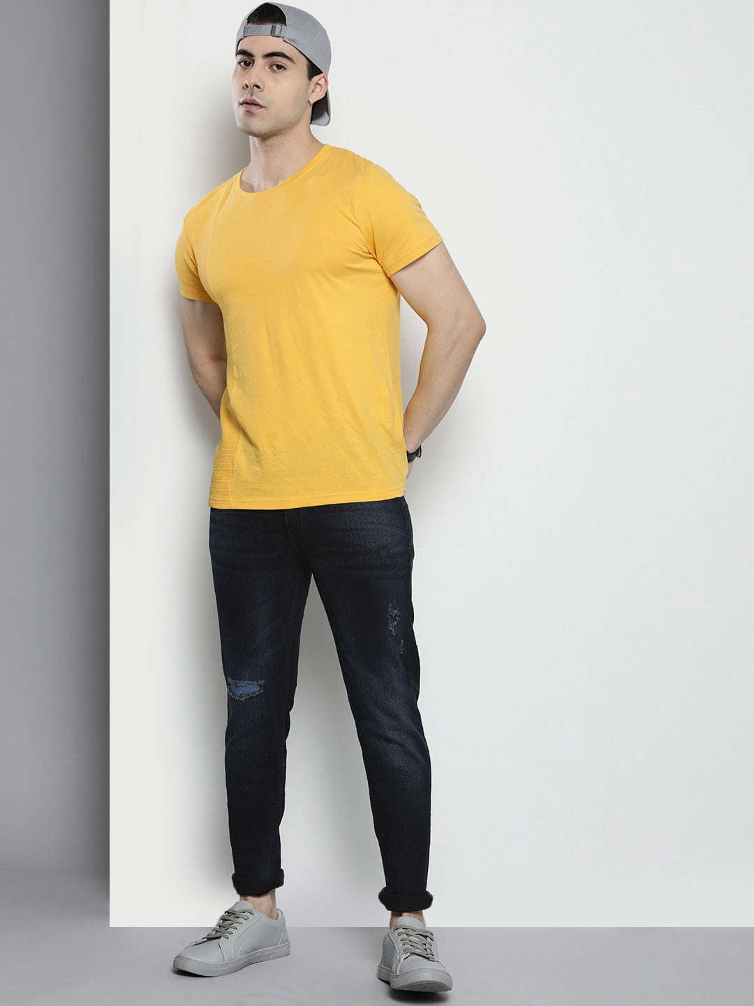 Shop Men Skinny Jeans Online.