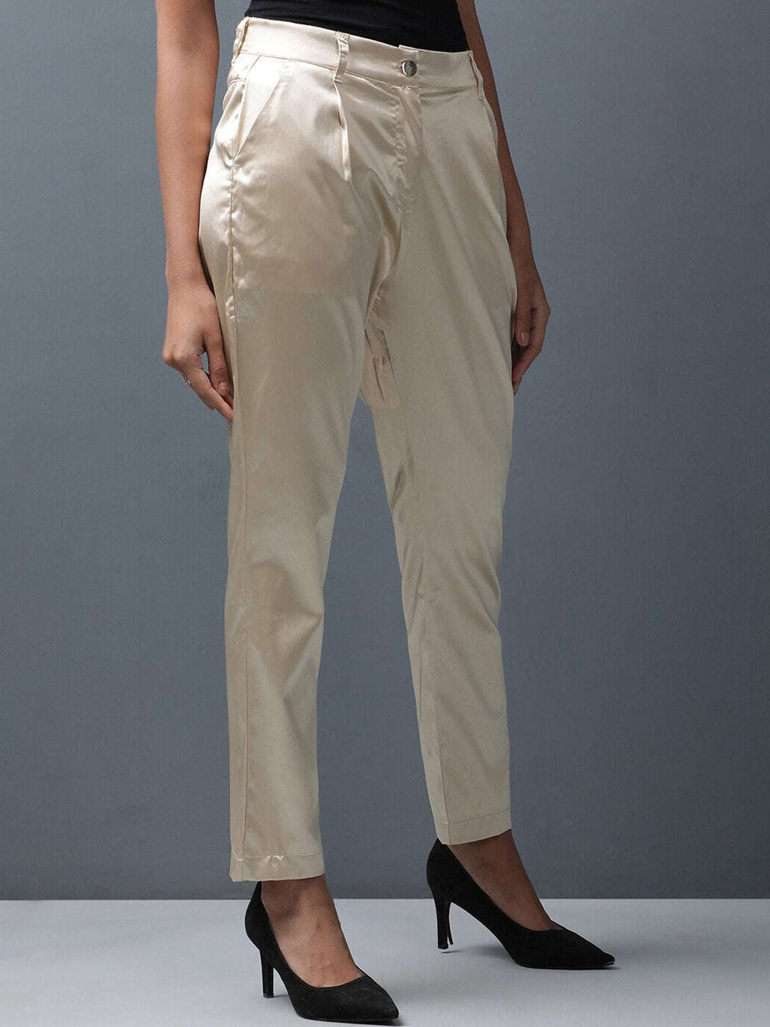 Shop Women Tapered Pant Online.