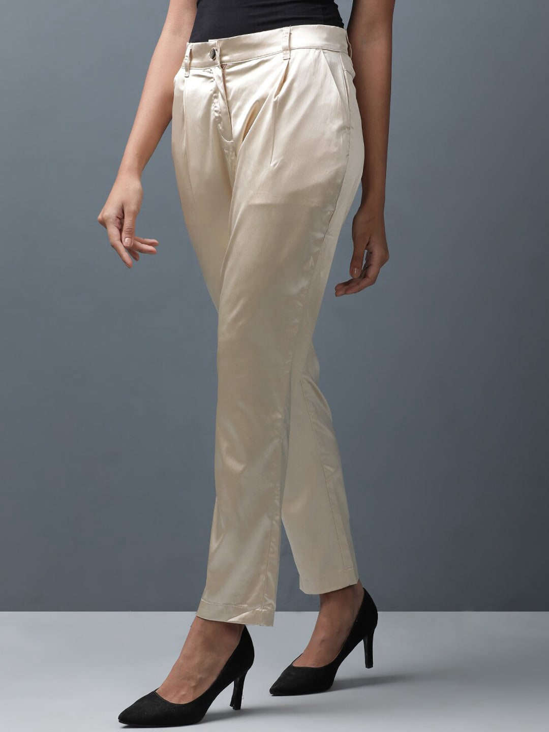 Shop Women Tapered Pant Online.