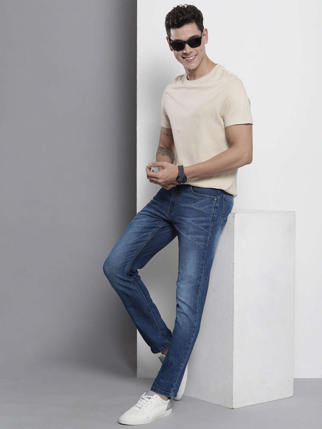 Shop Men Slim Straight Fit Jeans Online.