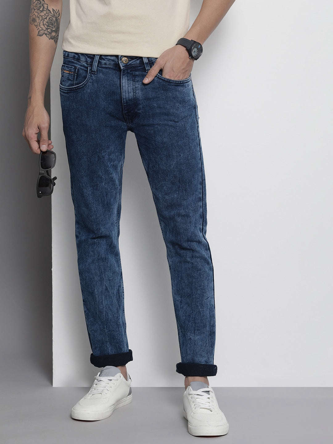 Shop Men Straight Fit Jeans Online.