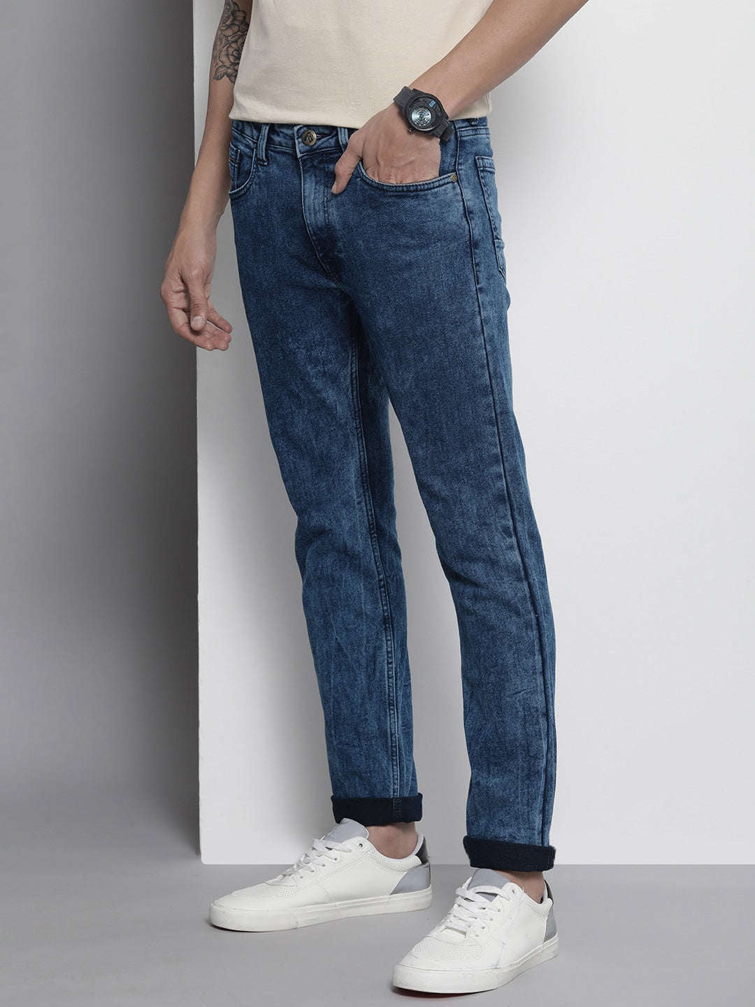 Shop Men Straight Fit Jeans Online.