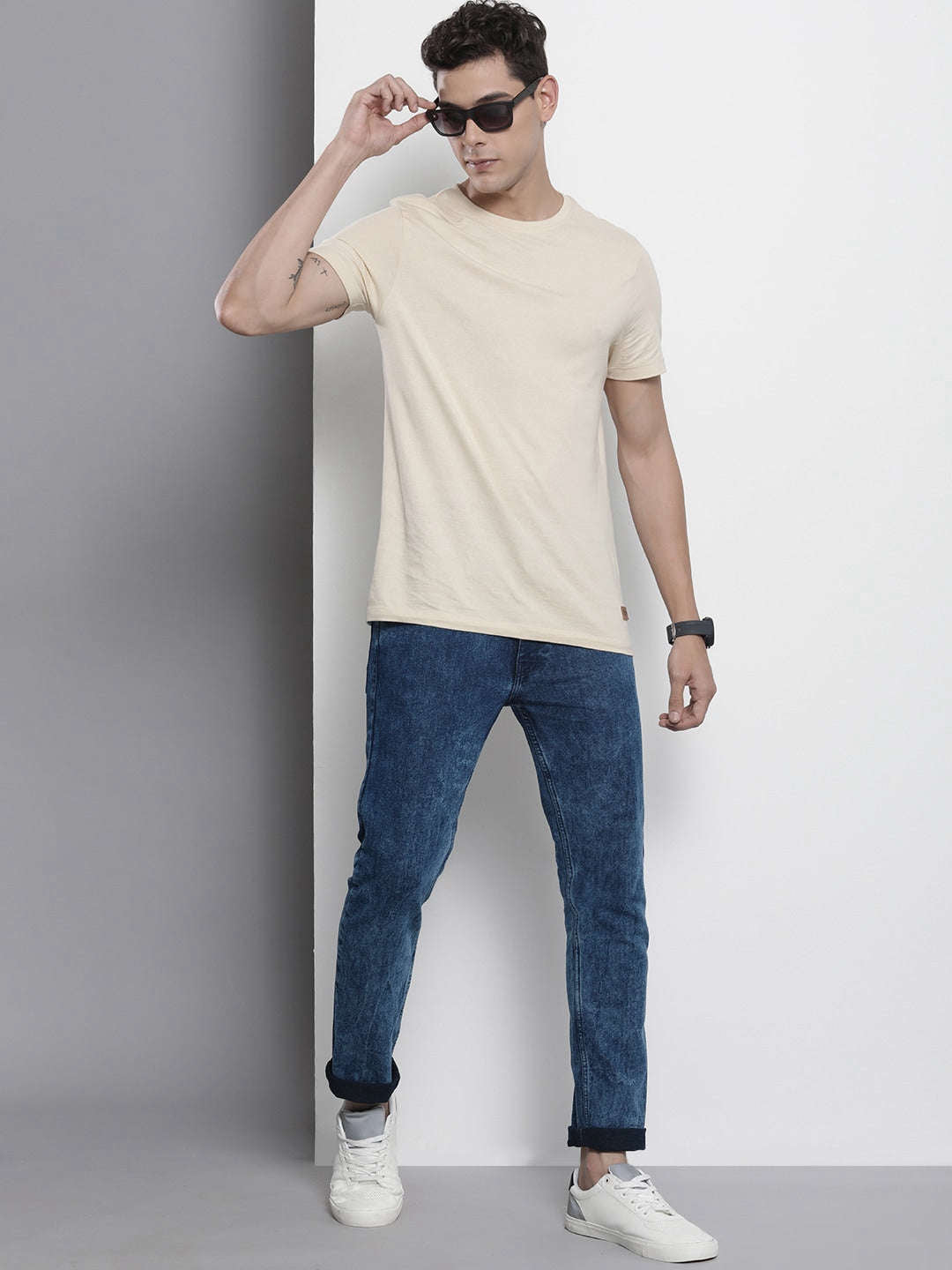 Shop Men Straight Fit Jeans Online.