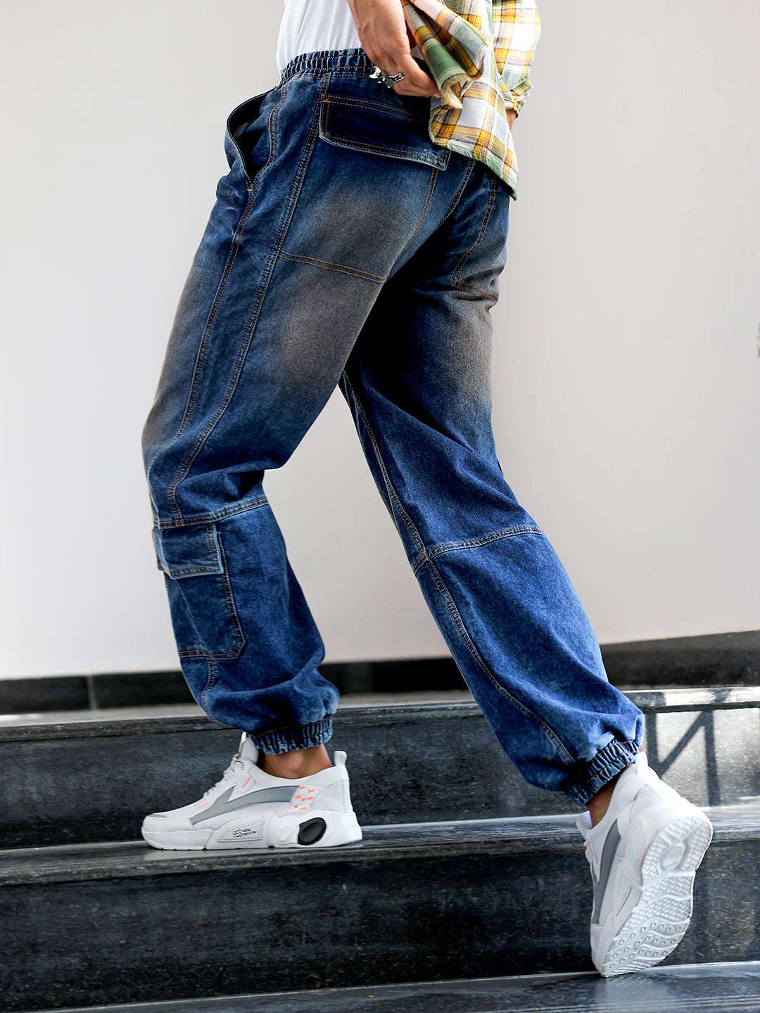 Shop Men Relaxed Fit Jeans Online.