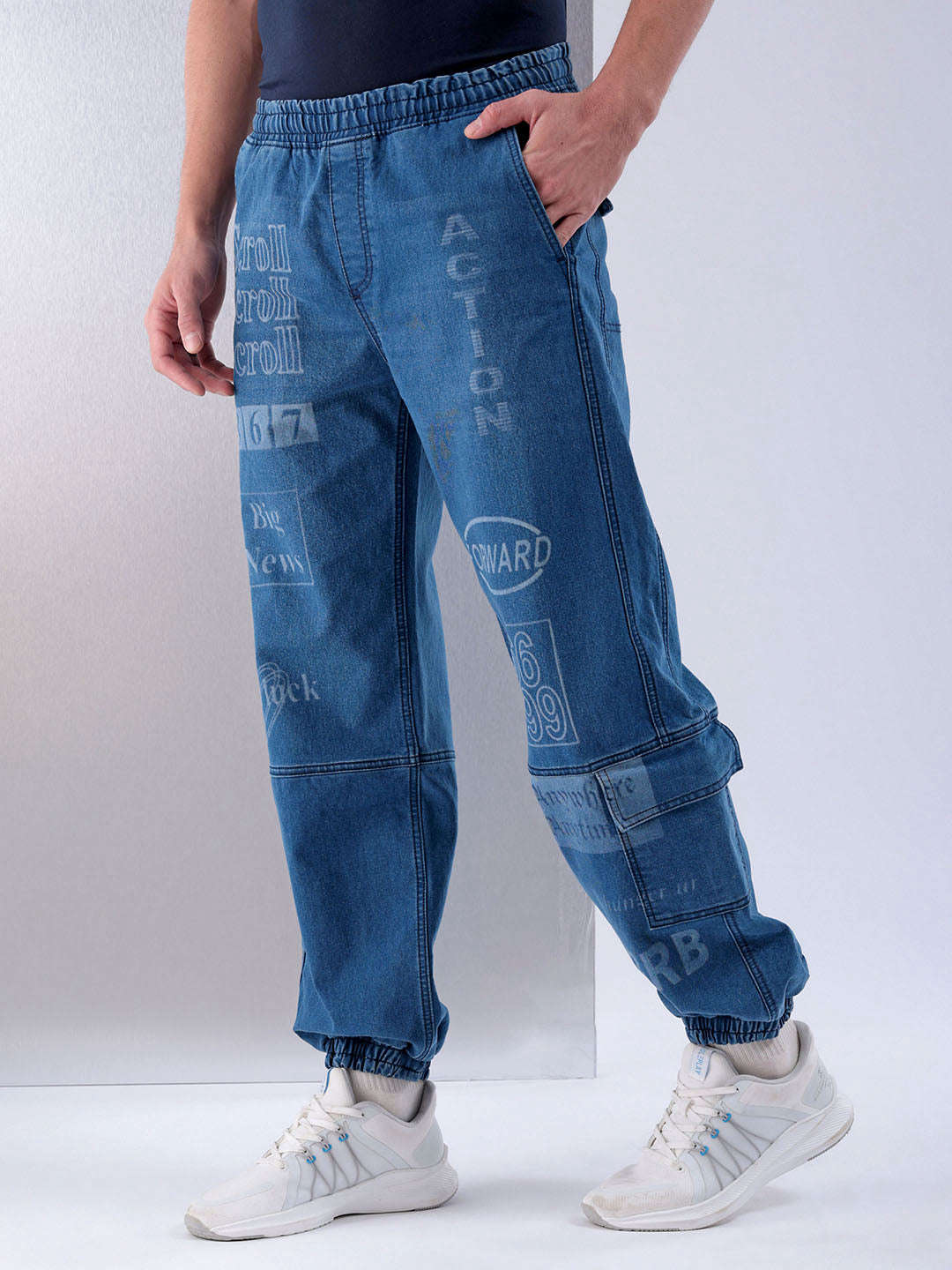 Shop Men Relaxed Fit Jeans Online.