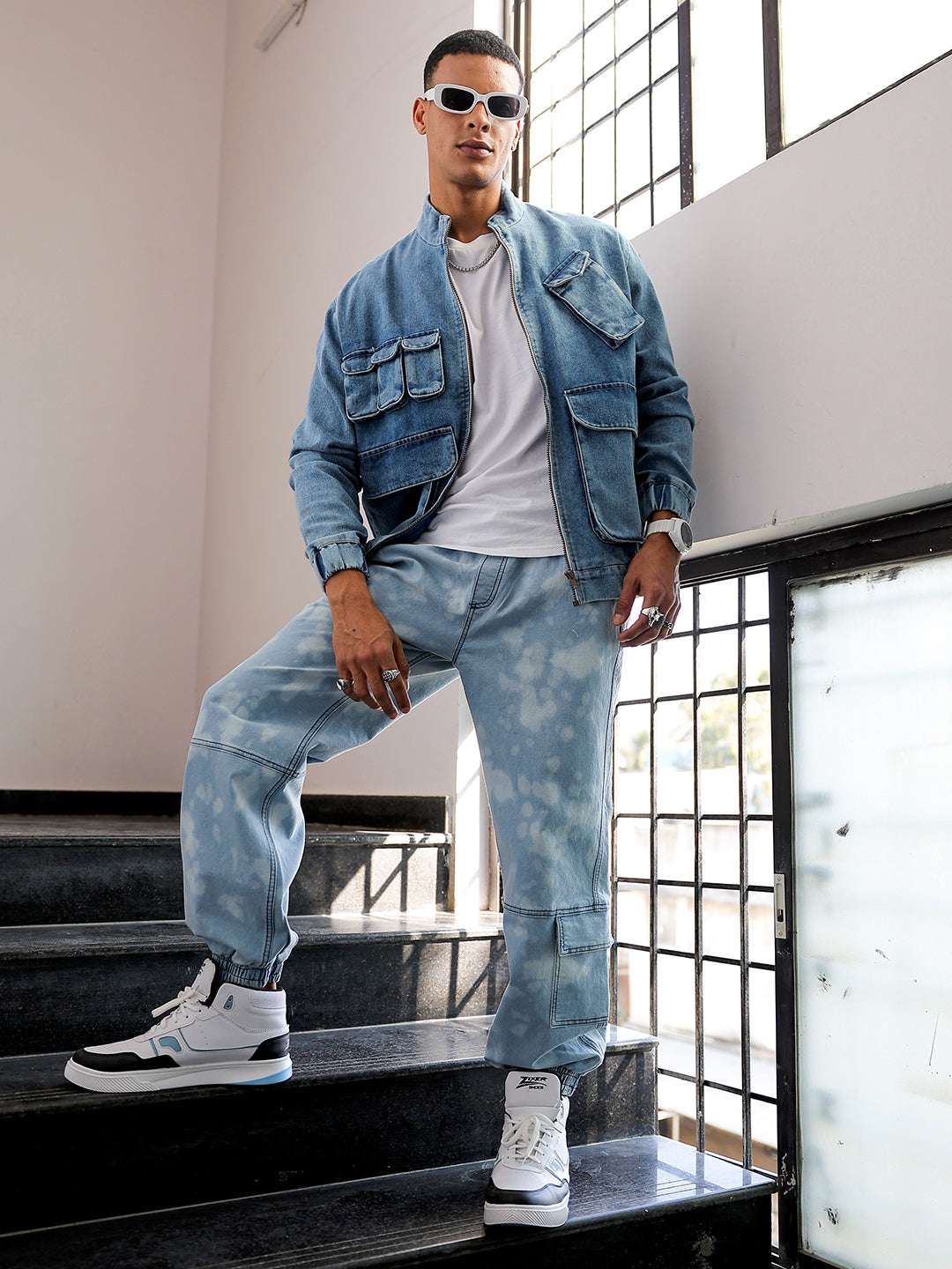 Shop Men Relaxed Fit Jeans Online.