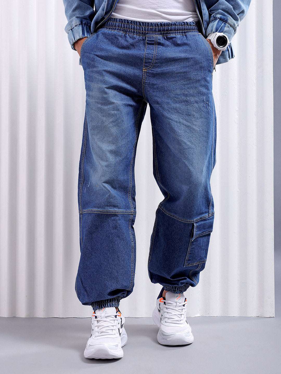 Shop Men Relaxed Fit Jeans Online.