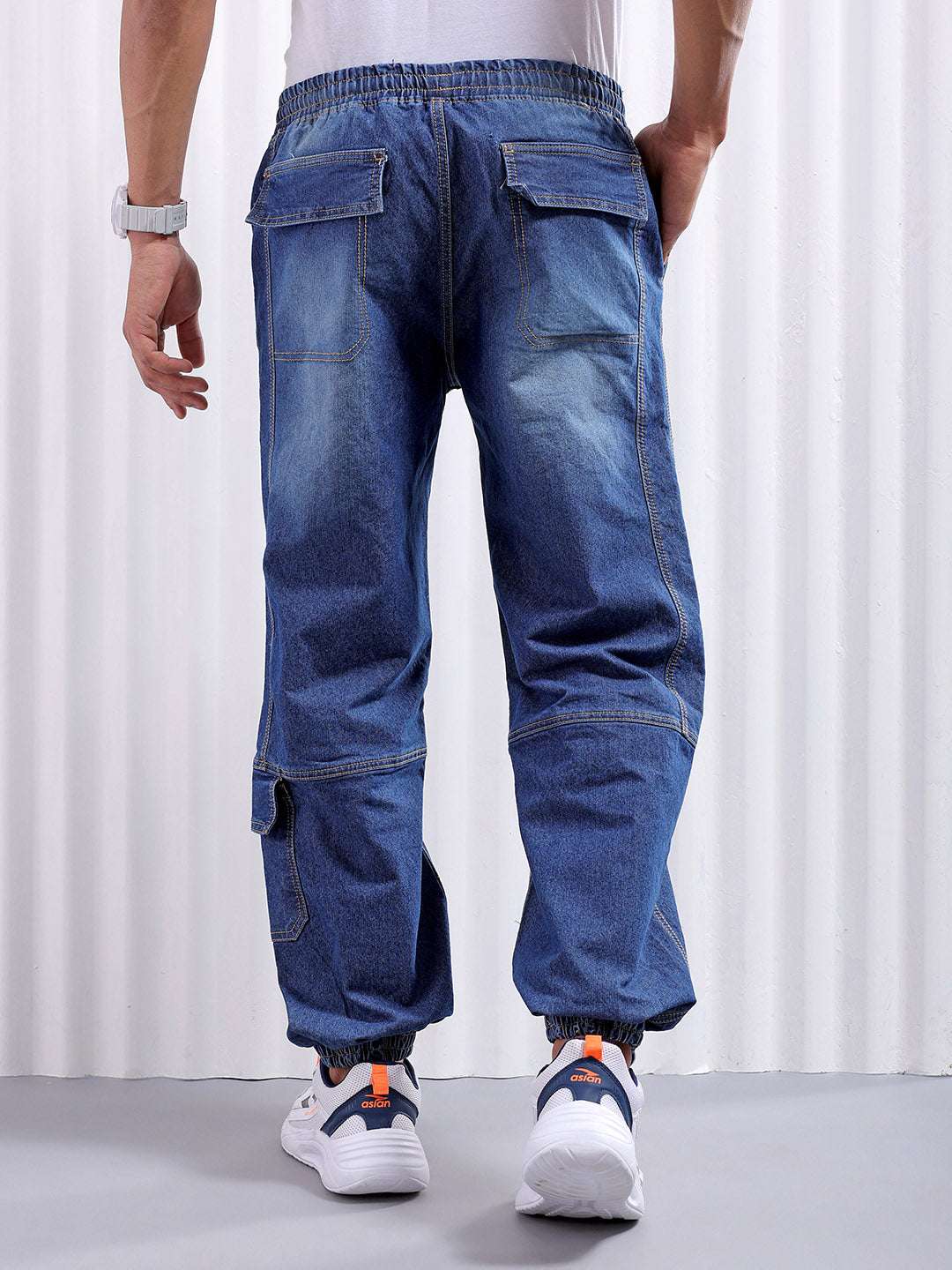 Shop Men Relaxed Fit Jeans Online.