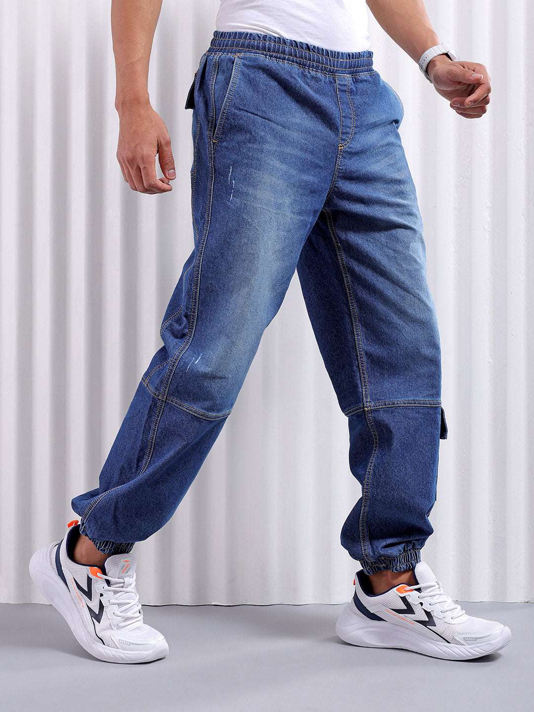 Shop Men Relaxed Fit Jeans Online.