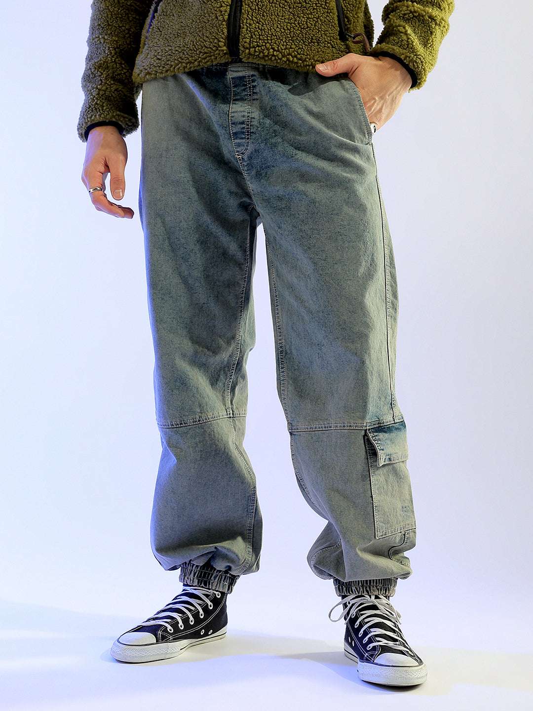 Shop Men Relaxed Fit Jeans Online.