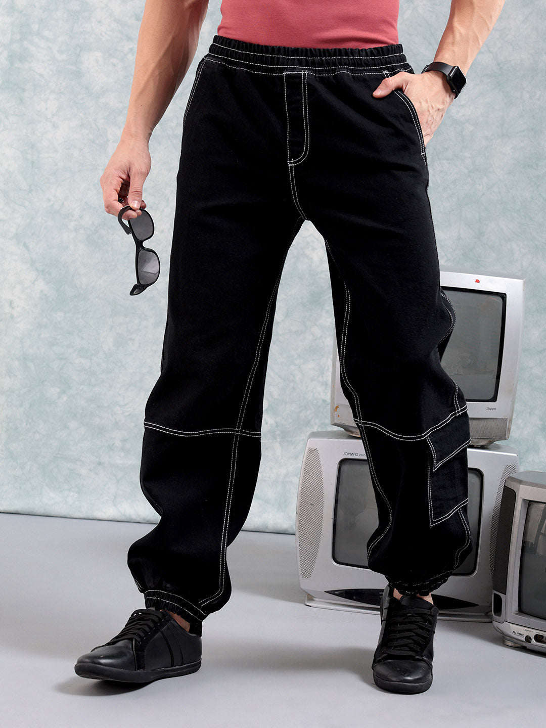 Shop Men Relaxed Fit Jeans Online.