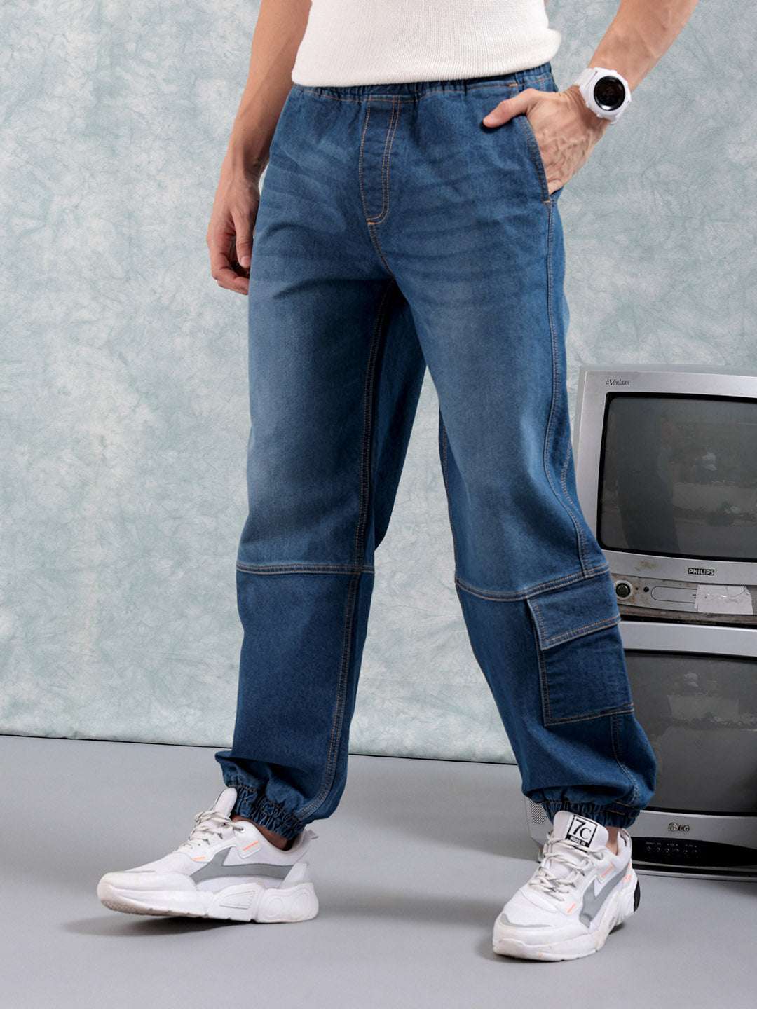 Shop Men Relaxed Fit Jeans Online.