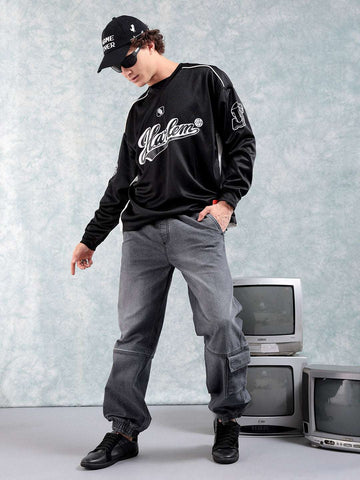 Shop Men Relaxed Fit Jeans Online.