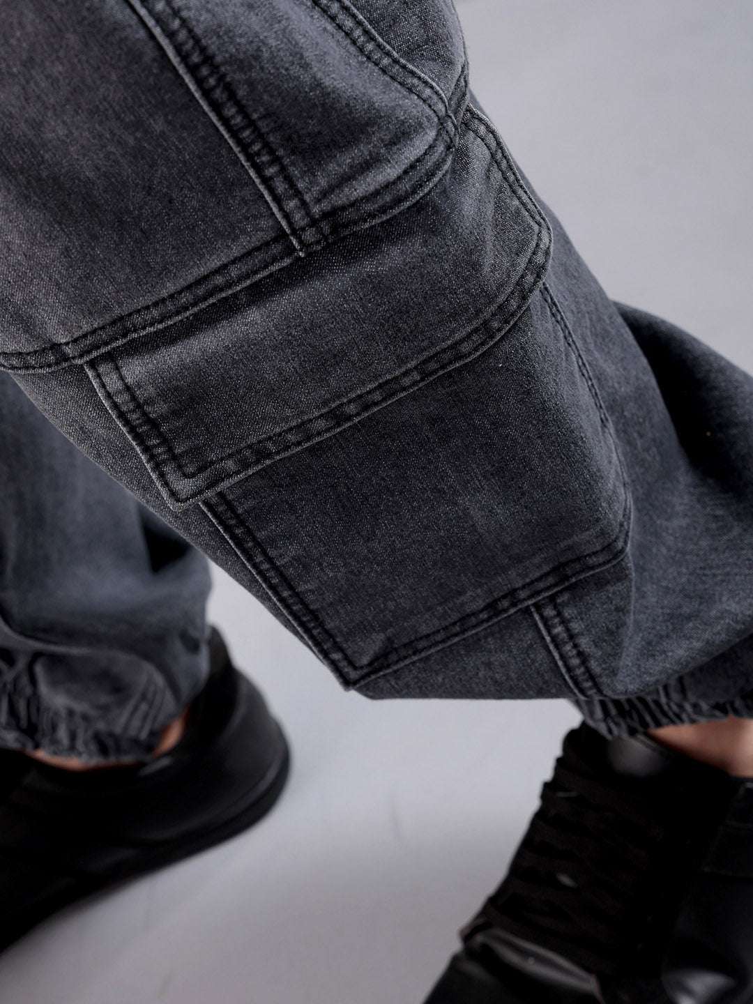 Shop Men Relaxed Fit Jeans Online.