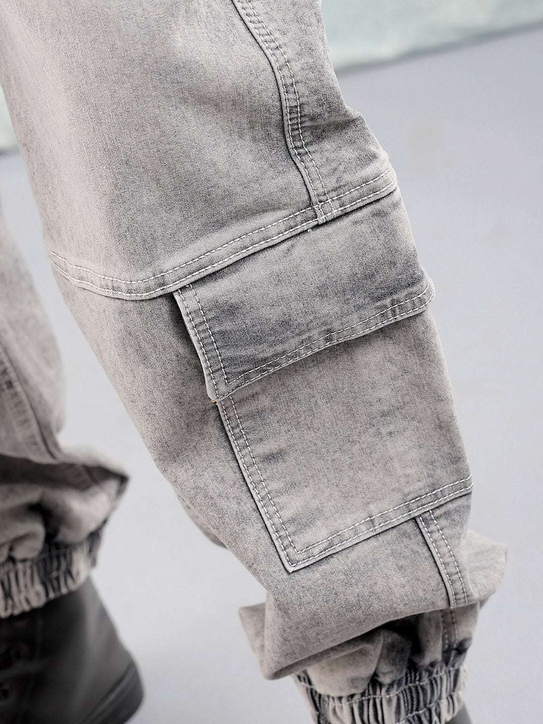 Shop Men Relaxed Fit Jeans Online.