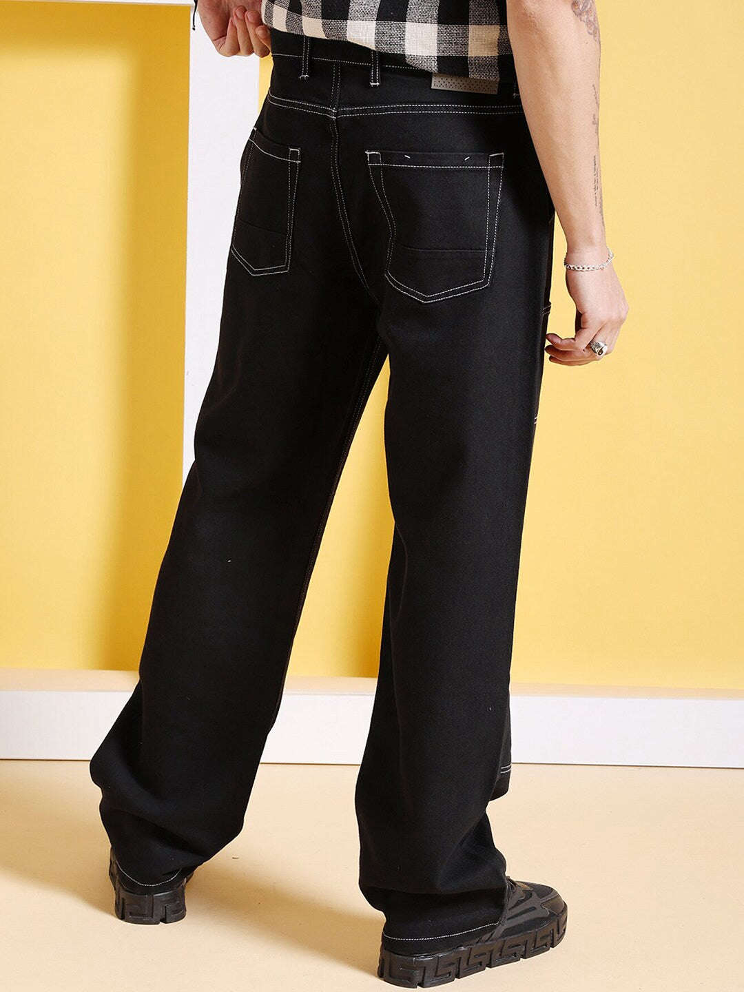 Shop Men Relaxed Fit Jeans Online.