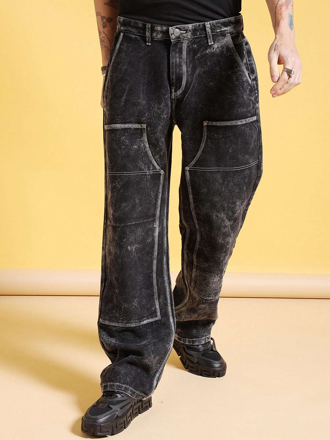 Shop Men Relaxed Fit Jeans Online.