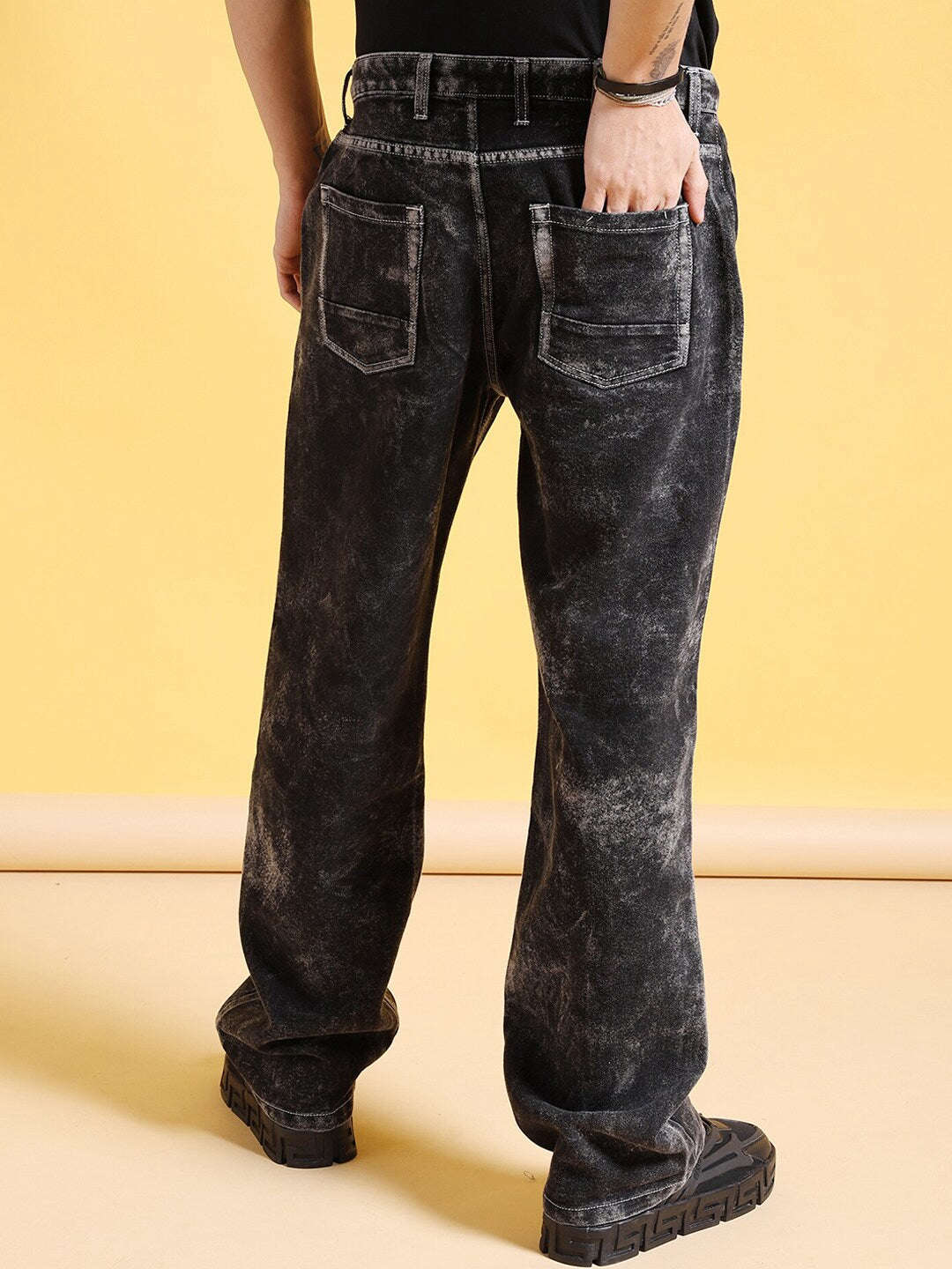 Shop Men Relaxed Fit Jeans Online.