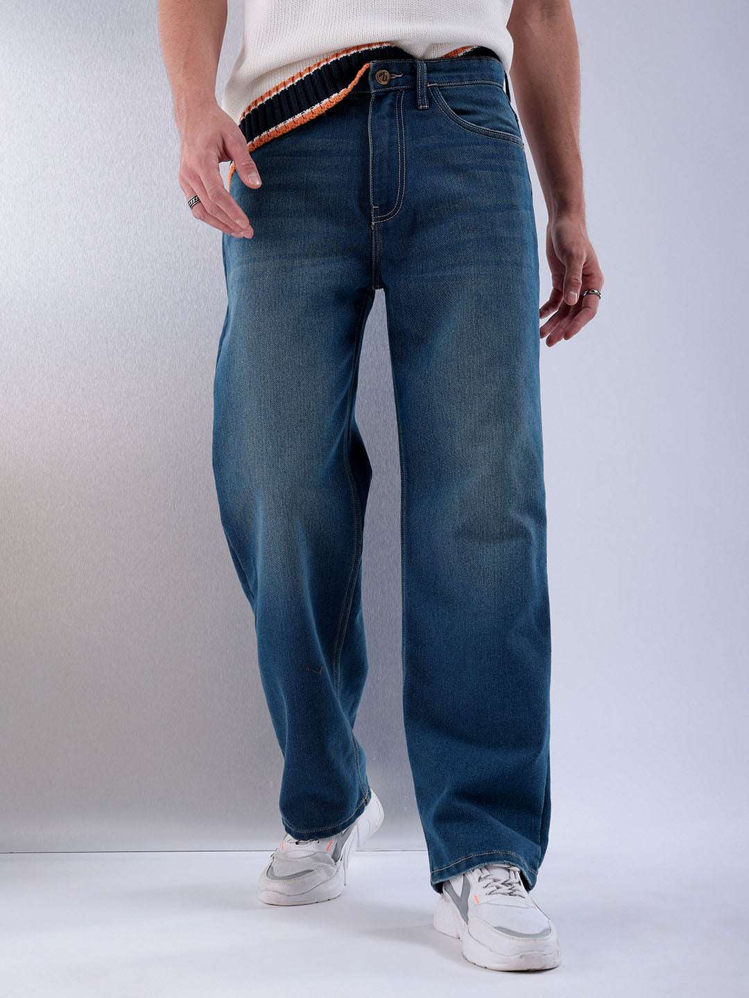 Shop Men Relaxed Fit Jeans Online.