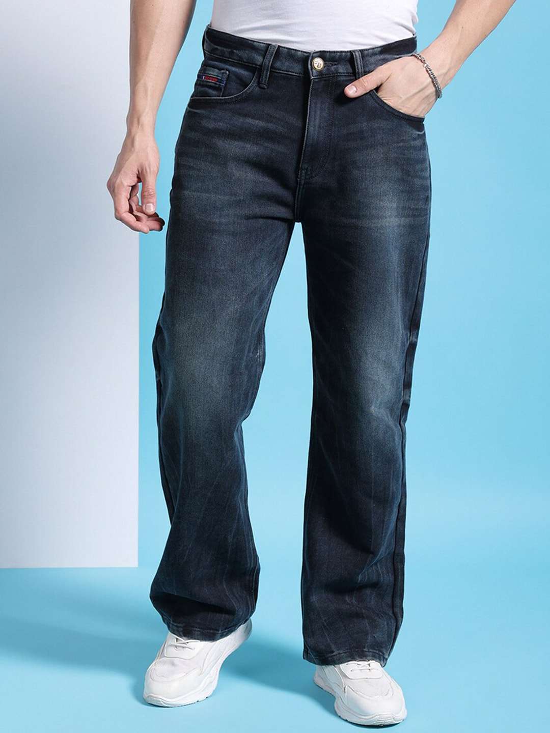 Shop Men Relaxed Fit Jeans Online.