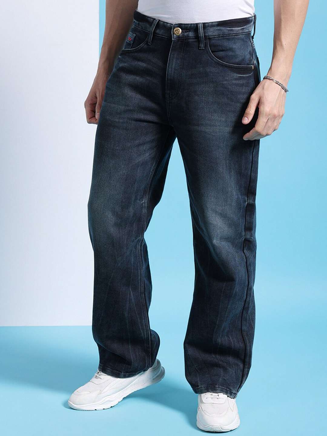 Shop Men Relaxed Fit Jeans Online.