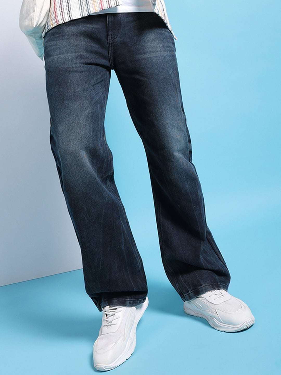 Shop Men Relaxed Fit Jeans Online.