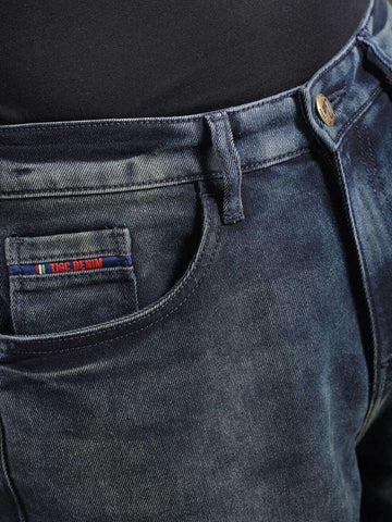 Shop Men Relaxed Fit Jeans Online.