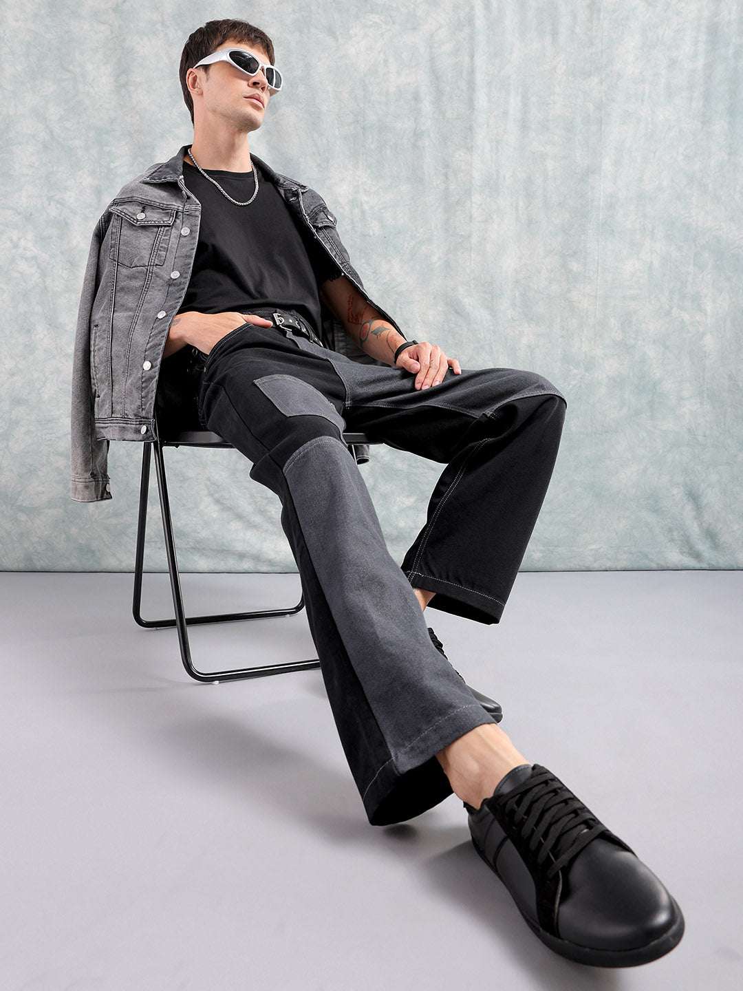 Shop Men Relaxed Fit Jeans Online.