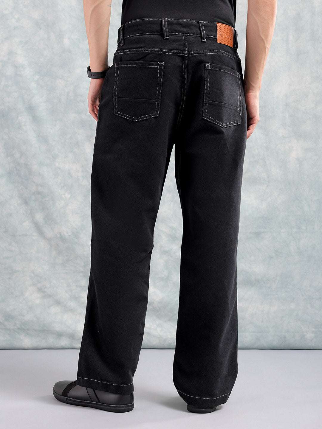 Shop Men Relaxed Fit Jeans Online.