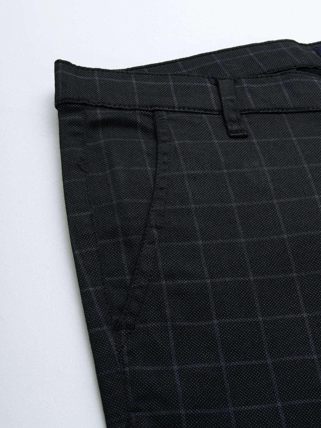 Shop Men Checked Chino Online.