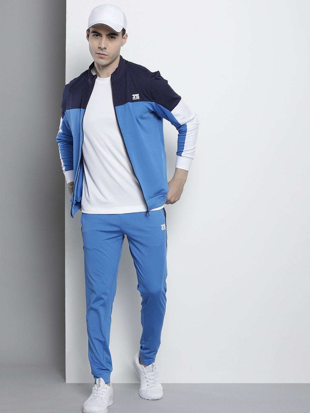 Shop Men Knit Tracksuit Online.