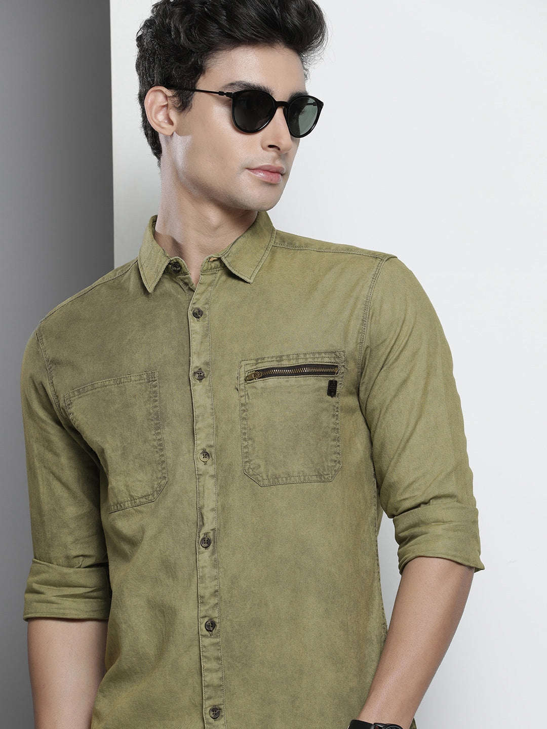 Shop The Indian Garage Co Men Olive Green Solid Pure Cotton Casual Shirt Online.