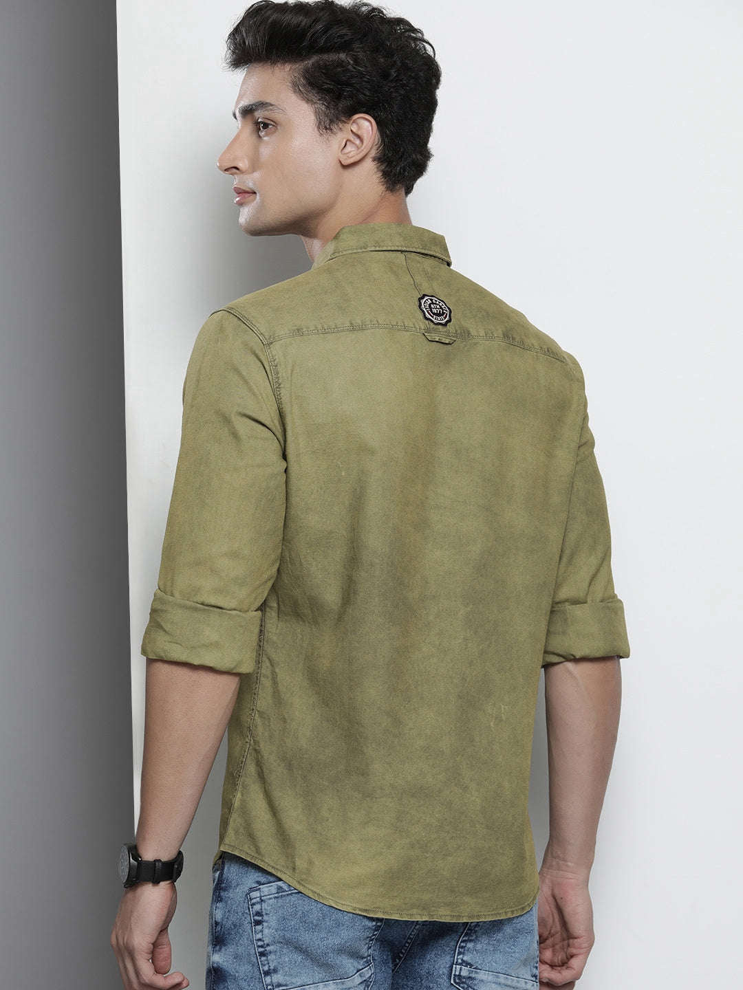 Shop The Indian Garage Co Men Olive Green Solid Pure Cotton Casual Shirt Online.