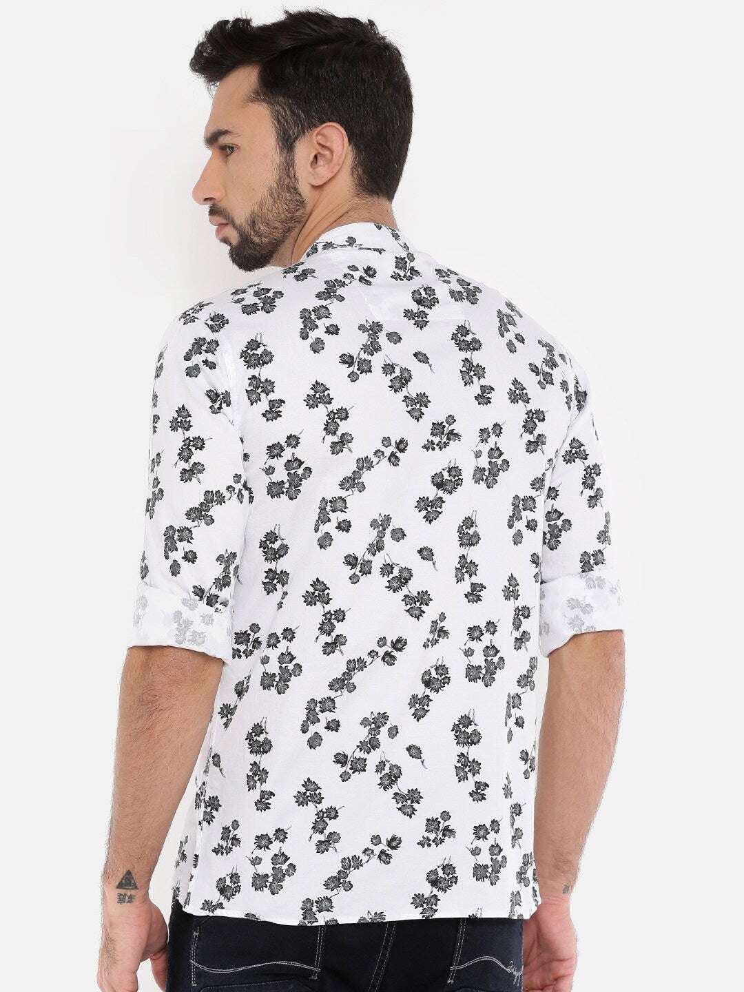 Shop The Indian Garage Co Men White & Grey Floral Printed Kurta Online.