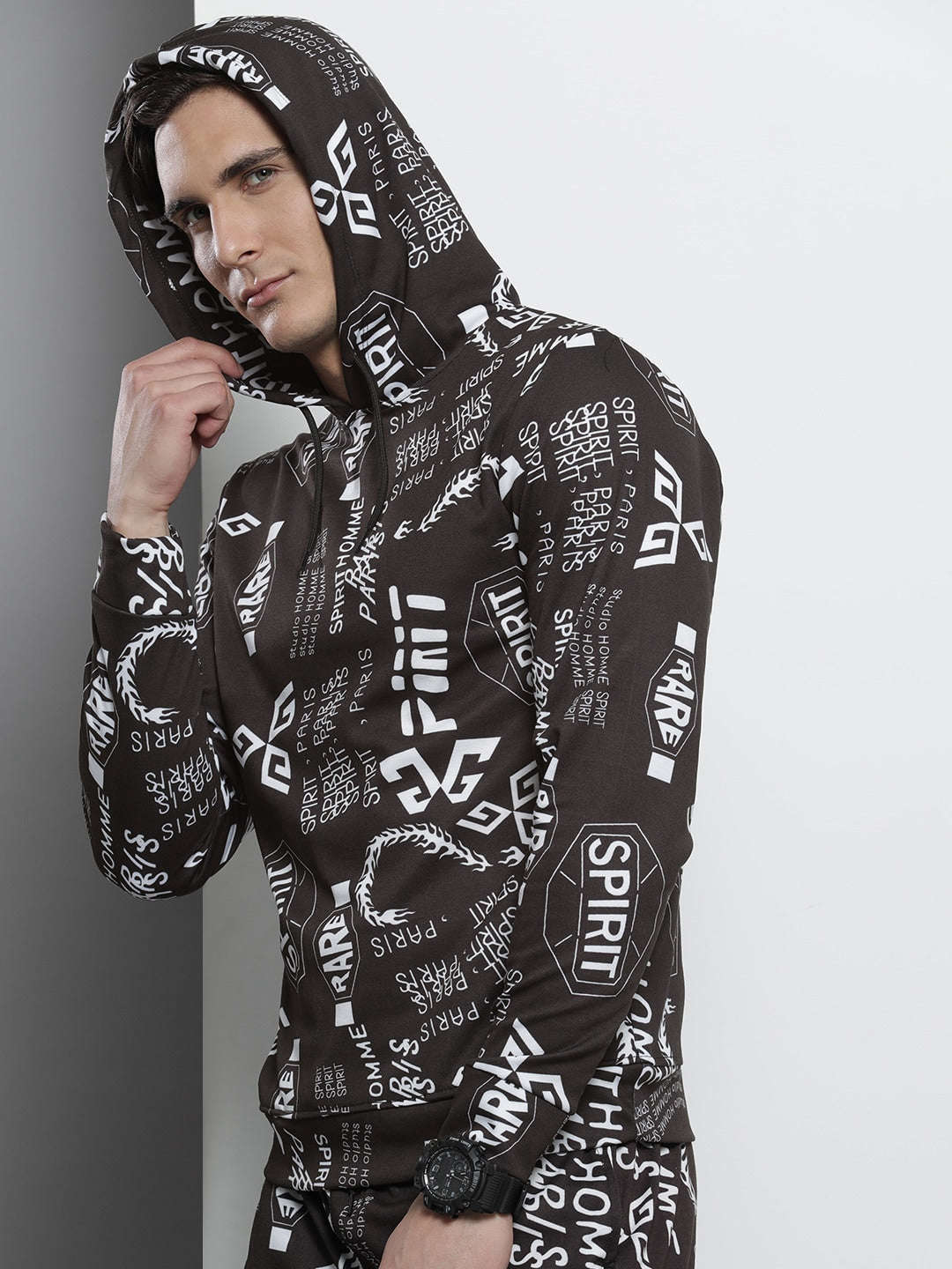 Shop Men's Printed Regular Fit Sweatshirt Online.