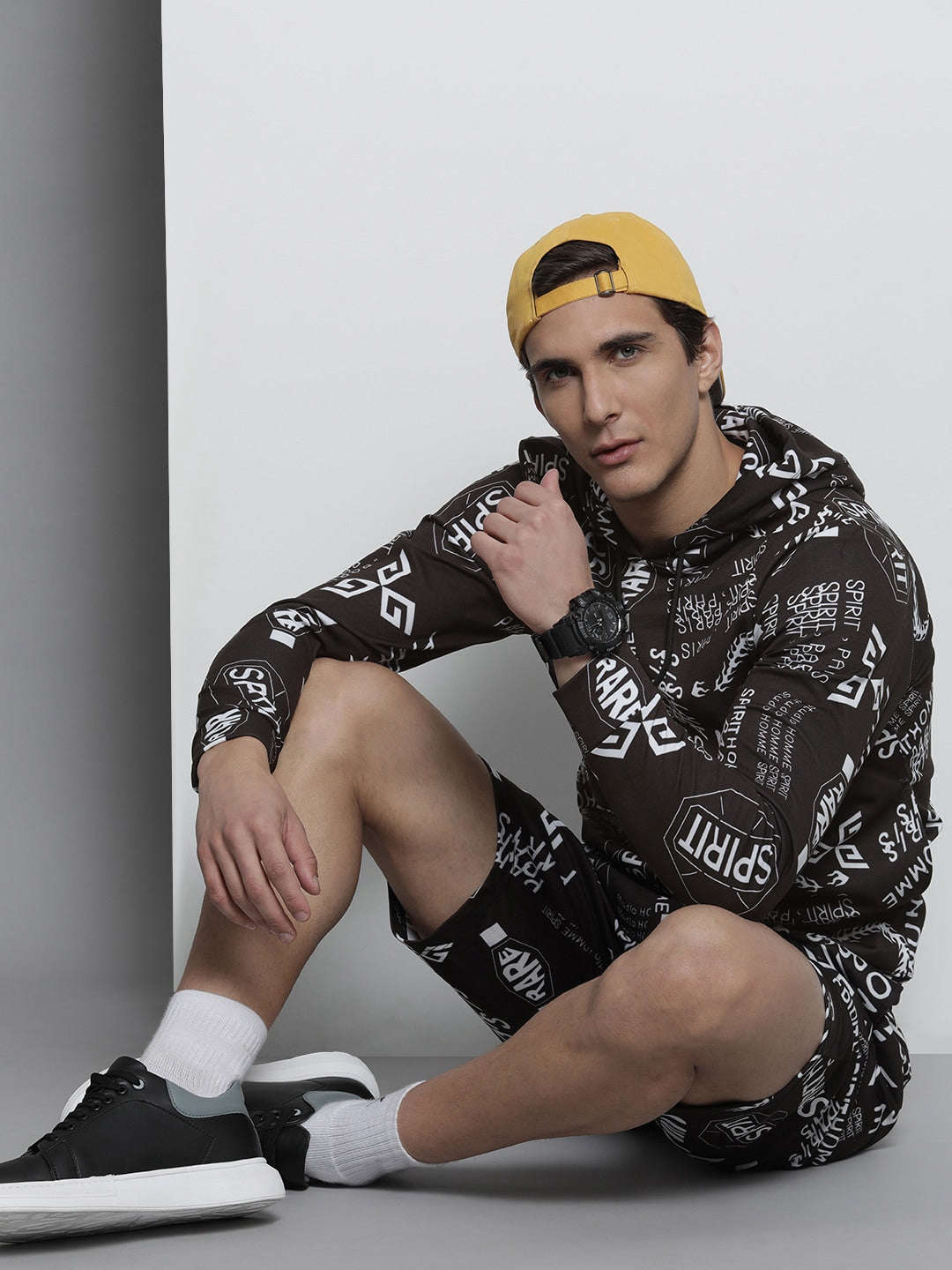 Shop Men's Printed Regular Fit Sweatshirt Online.