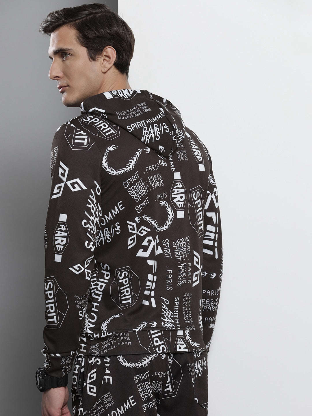 Shop Men's Printed Regular Fit Sweatshirt Online.