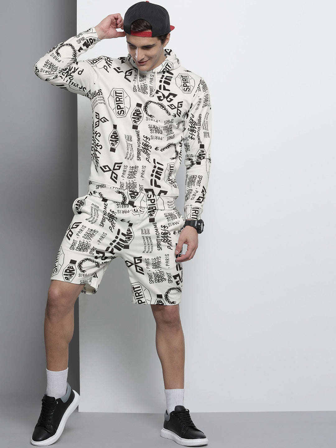 Shop Men's Printed Regular Fit Sweatshirt Online.