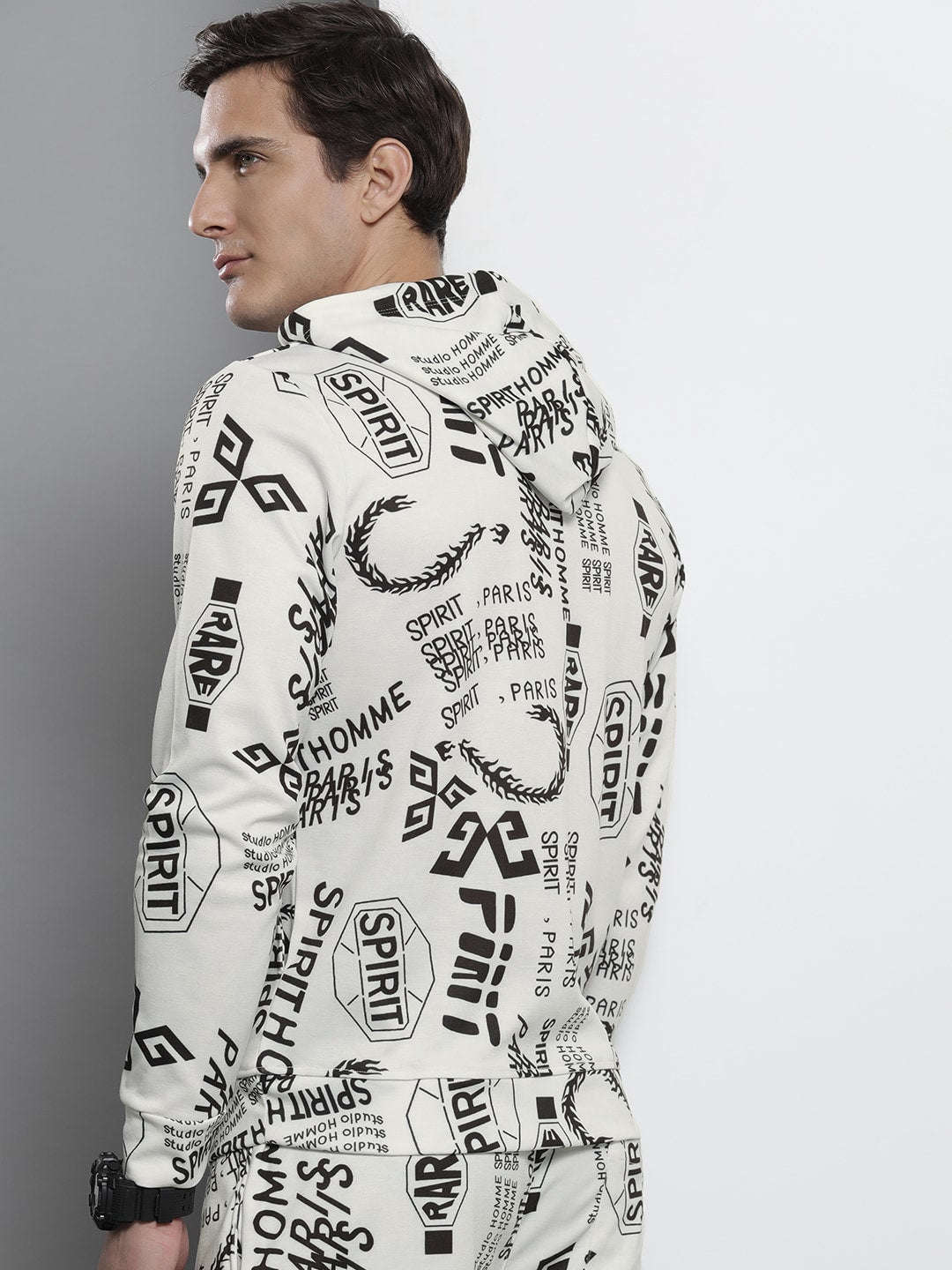 Shop Men's Printed Regular Fit Sweatshirt Online.