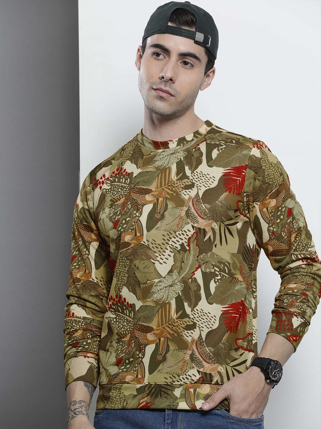 Shop Men's Printed Regular Fit Sweatshirt Online.