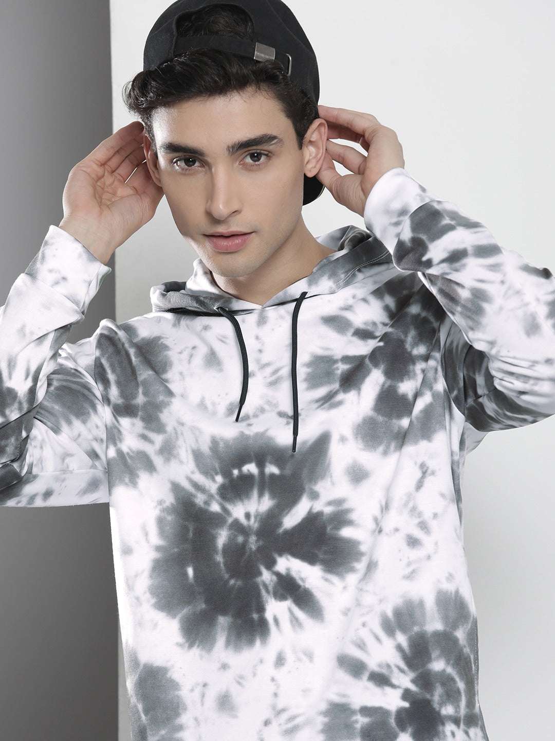 Shop Men's Tie & Dye Regular Fit Sweatshirt Online.