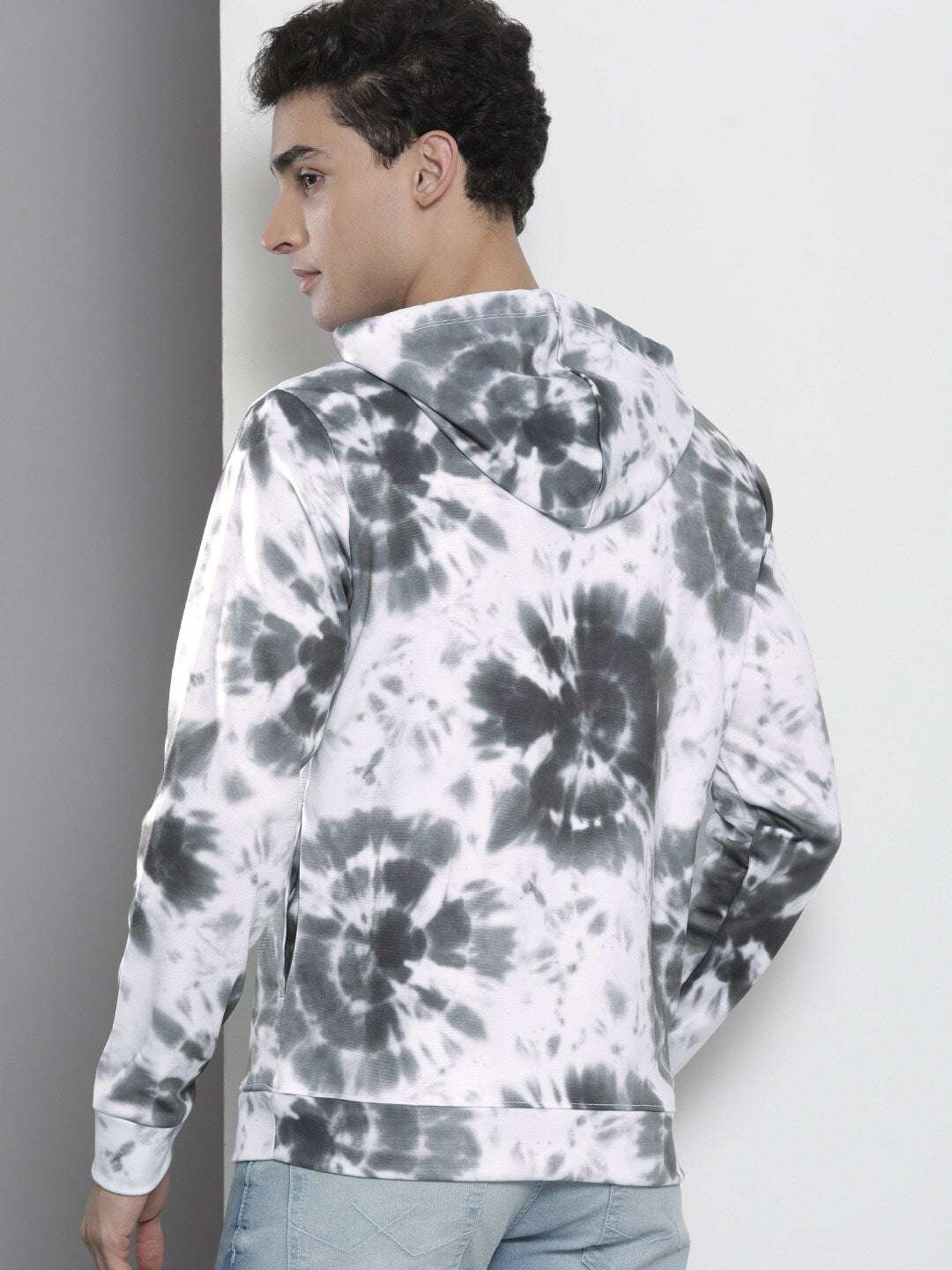 Shop Men's Tie & Dye Regular Fit Sweatshirt Online.