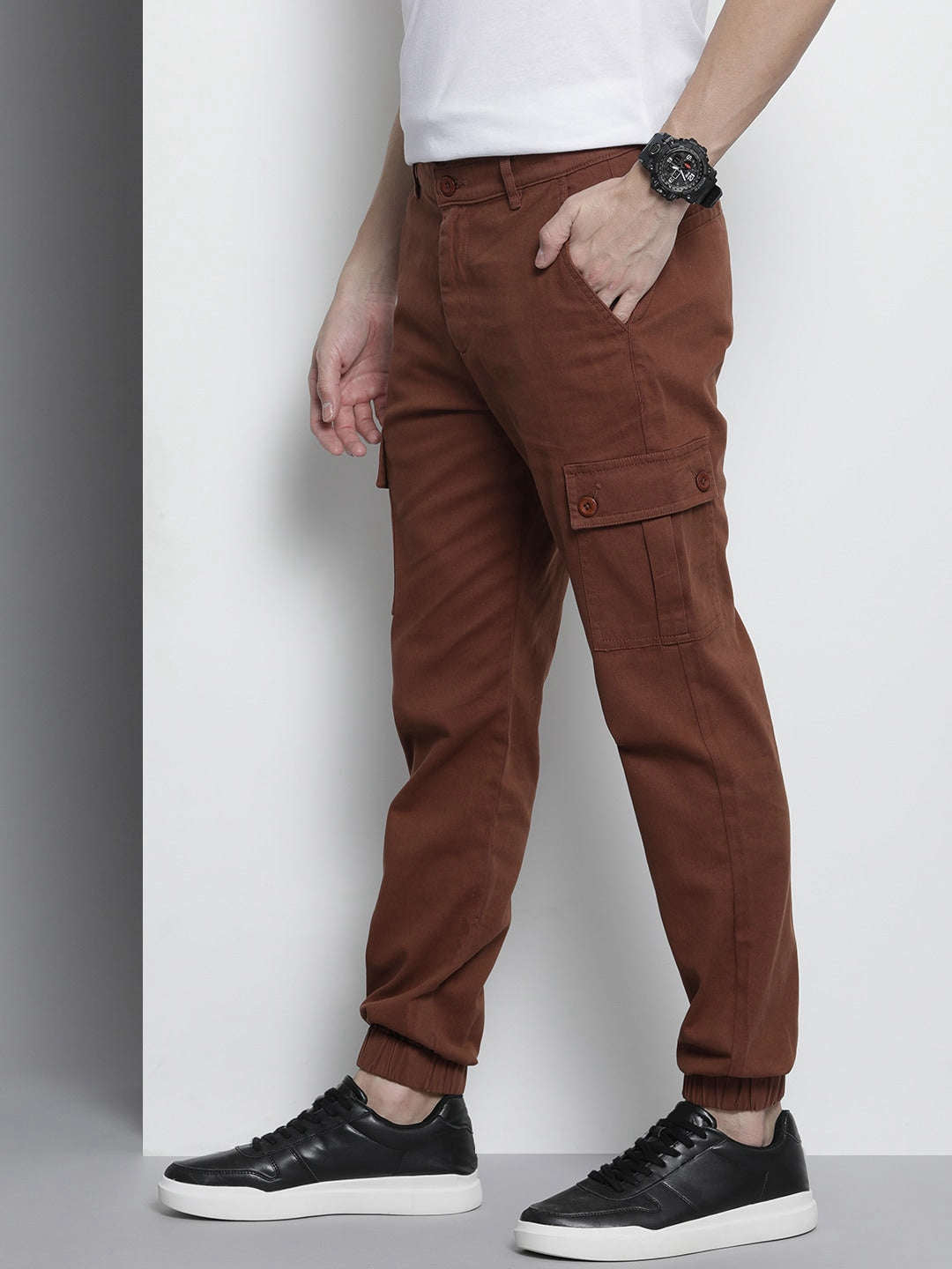 Shop Men Solid Cuffed Cargo Pant Online.