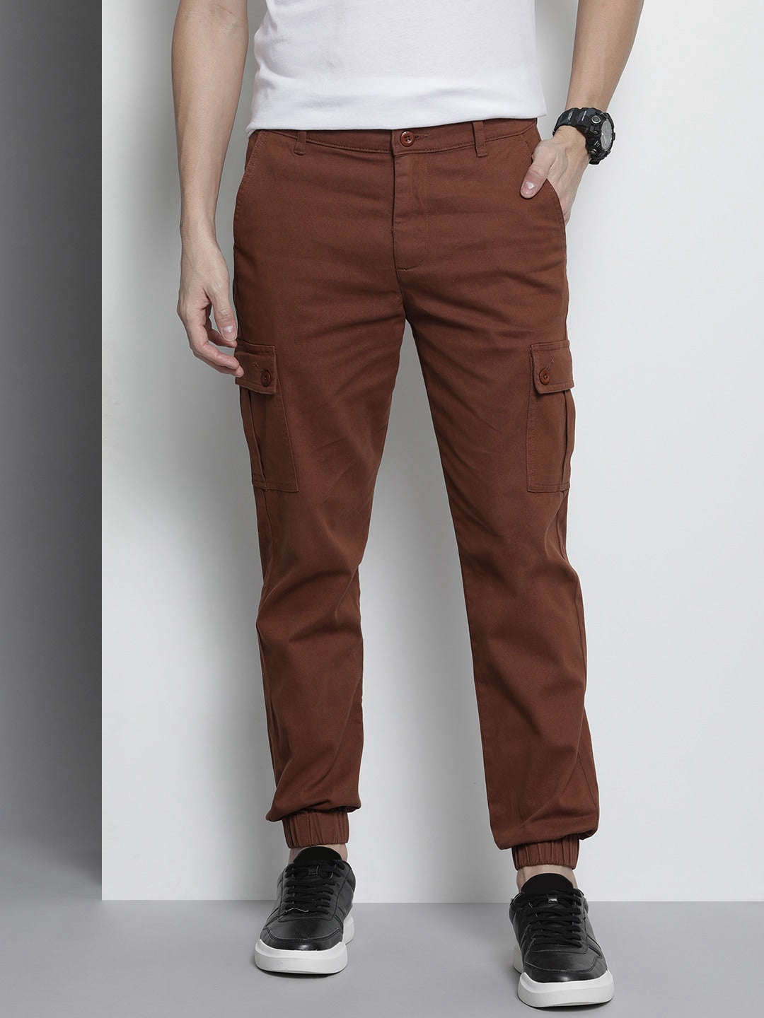 Shop Men Solid Cuffed Cargo Pant Online.