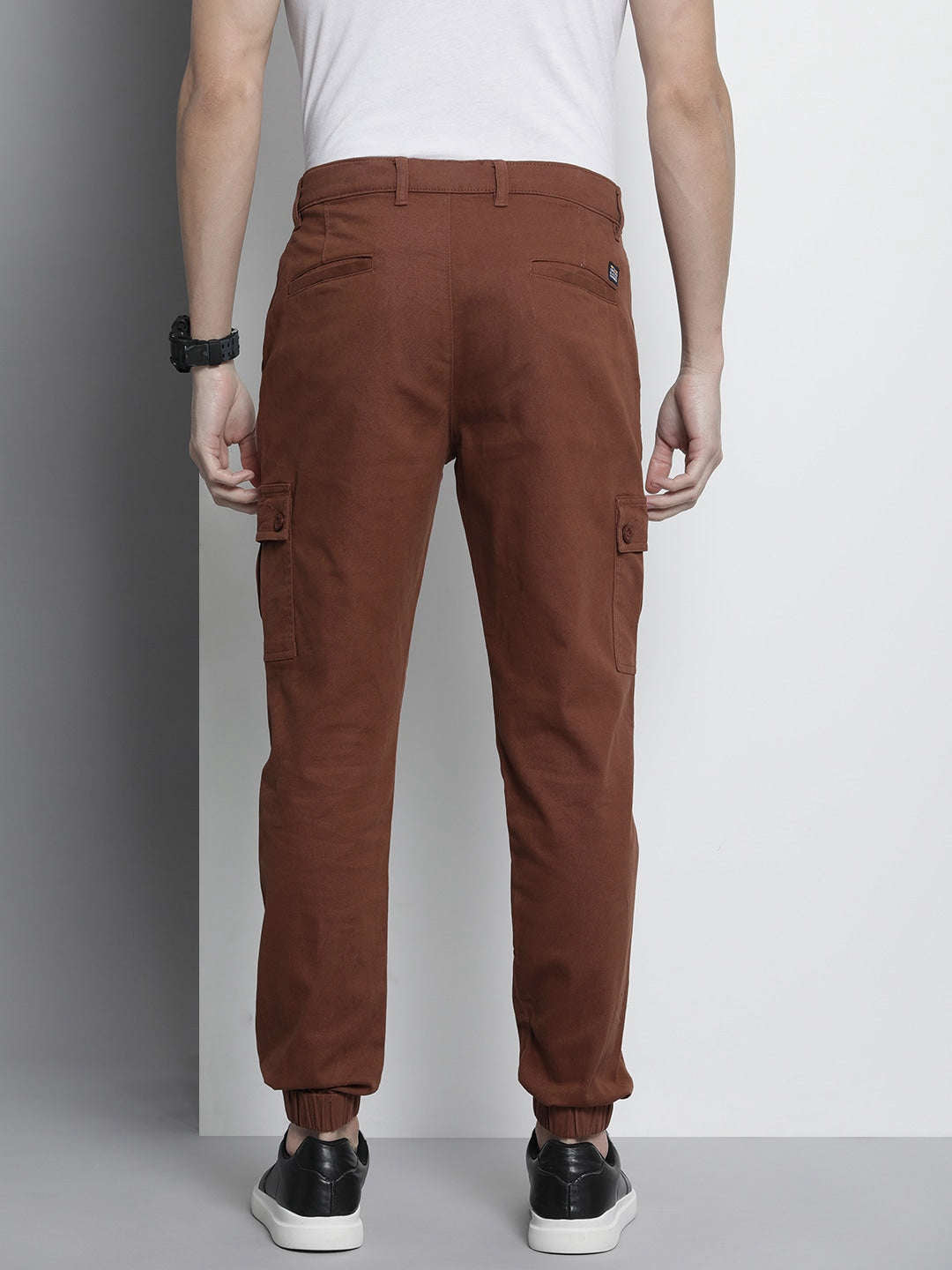 Shop Men Solid Cuffed Cargo Pant Online.