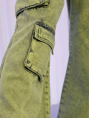 Shop Women Relaxed Fit Jeans Online.