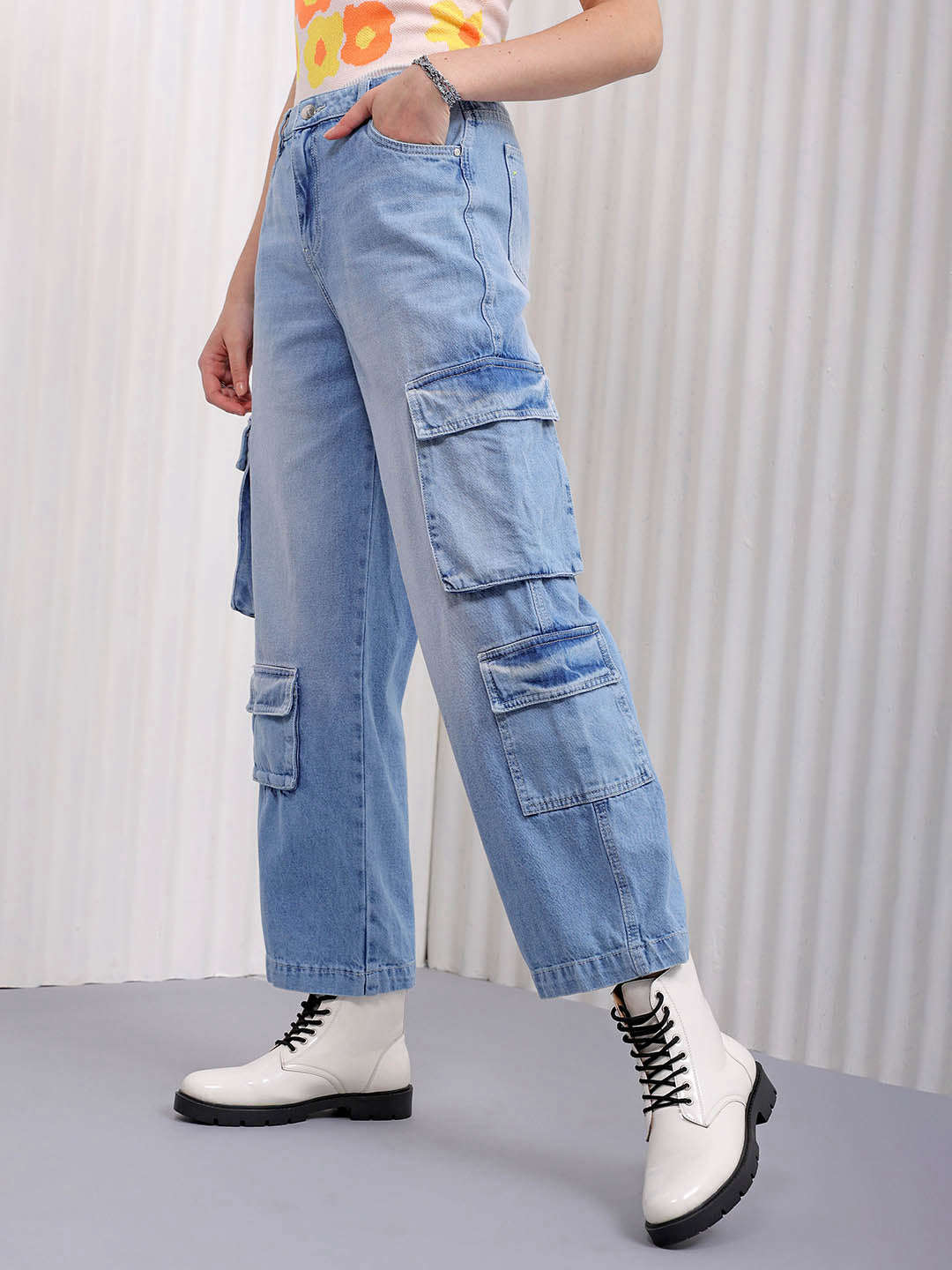 Shop Women Relaxed Fit Jeans Online.