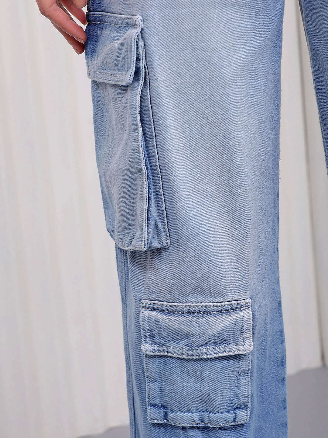 Shop Women Relaxed Fit Jeans Online.