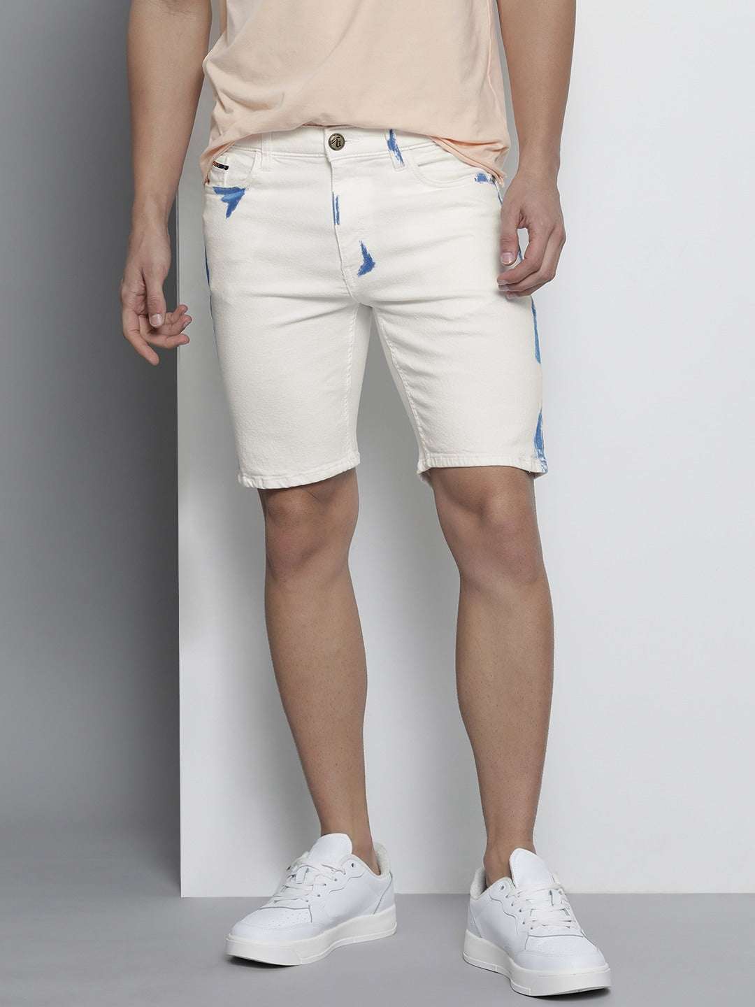 Shop The Indian Garage Co Men Off White & Blue Abstract Printed Detail Slim Fit Denim Shorts Online.